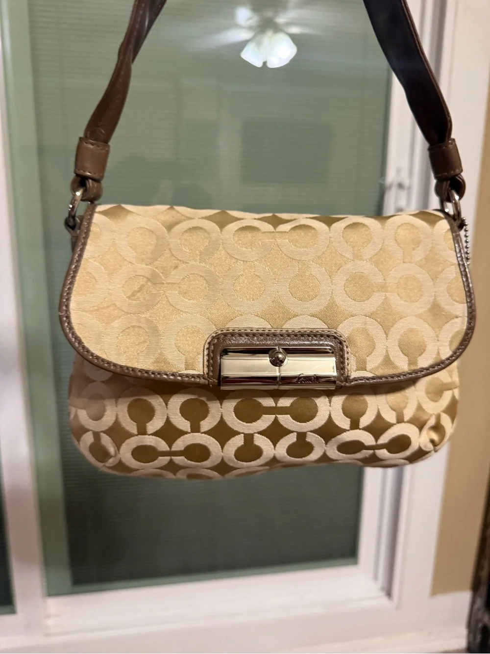 Coach elegant beige